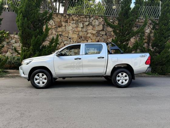 TOYOTA HILUX 2.8 POWER PACK 4X4 CD 16V DIESEL 4P MANUAL TOYOTA HILUX 2.8 POWER PACK 4X4 CD 16V DIESEL 4P MANUAL